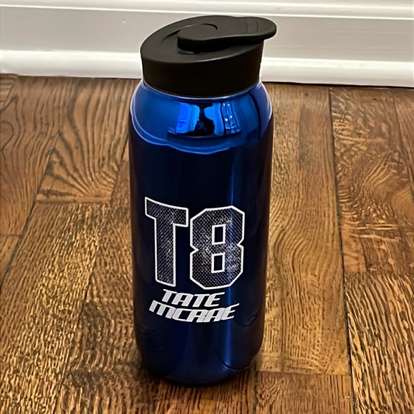 Exclusive Tate McRae “Diamond Fan” White Sling Bag and Stainless Water Bottle - Picture 9 of 13